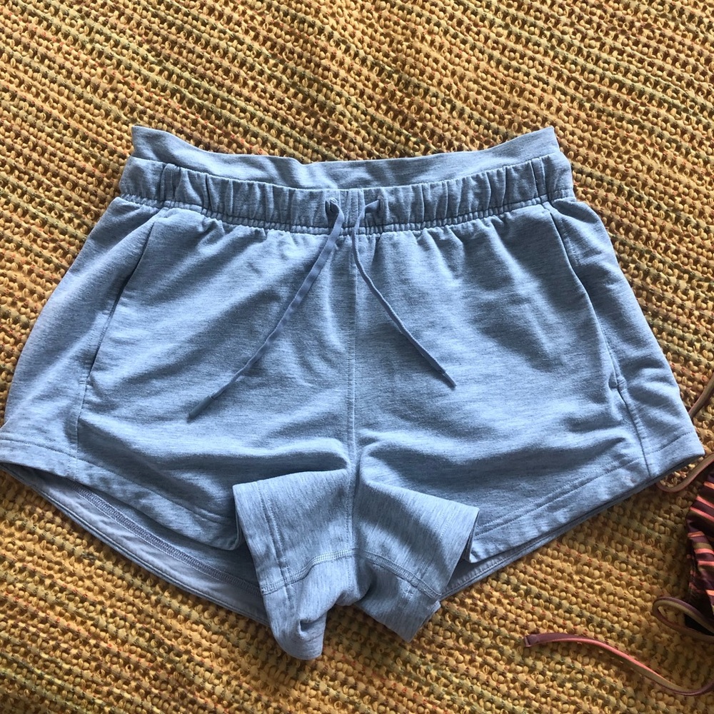 Lululemon shorts size 6